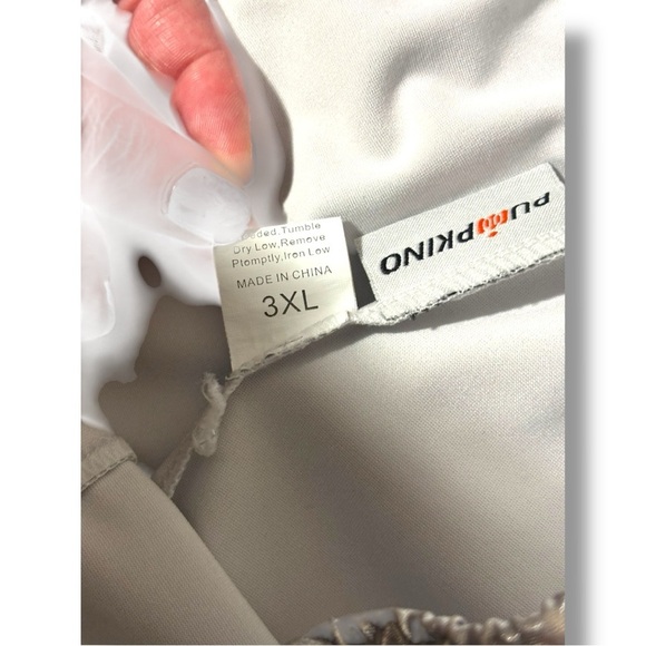 Pumpkino Shiny Silver Retro Inspired Elastic Waist Front Pockets Shorty Shorts - Picture 9 of 16